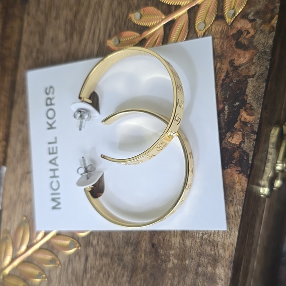 MICHAEL KORS EARRING - Picture 1 of 5